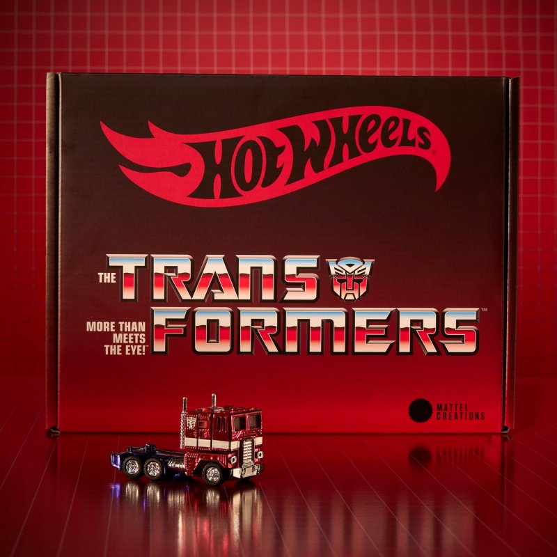 Hot-Wheels-Transformers-Optimus-Prime-02.jpg