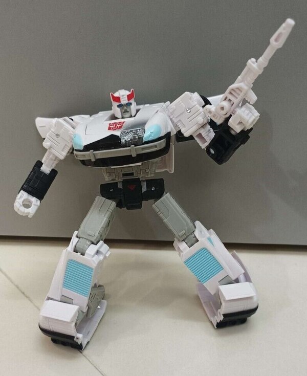 Image of 86 Anime Deco Prowl In-Hand Images from Transformers Studio Series (1)__scaled_600.jpg