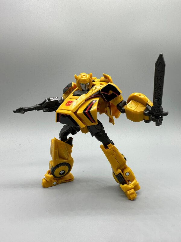 Image of Gamer 01 Bumblebee Deluxe Class from Transformers Studio Series (19)__scaled_600.jpg