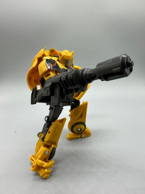 Image of Gamer 01 Bumblebee Deluxe Class from Transformers Studio Series (24)__scaled_600.jpg