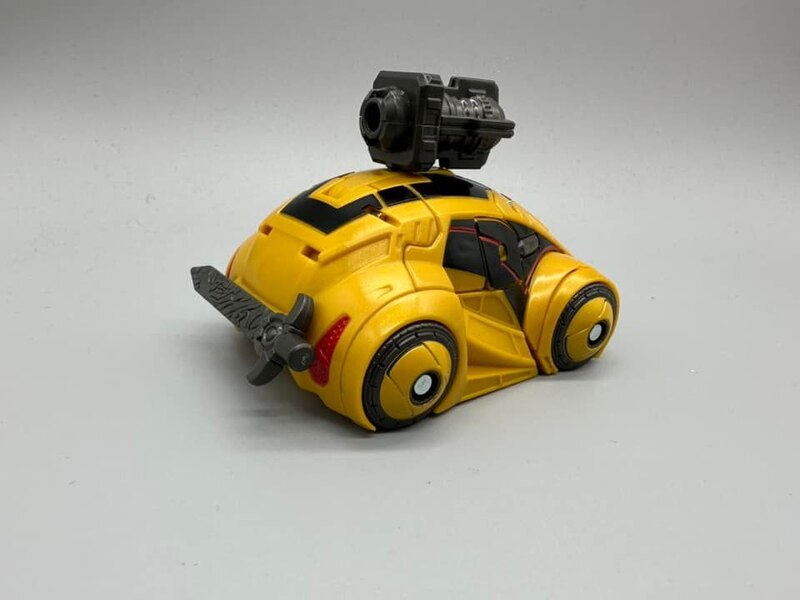 Image of Gamer 01 Bumblebee Deluxe Class from Transformers Studio Series (28)__scaled_600.jpg