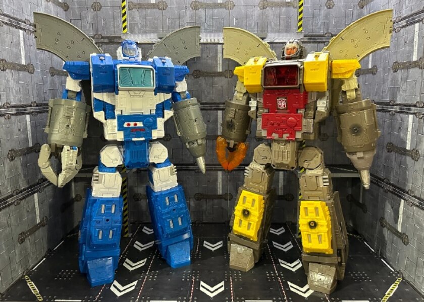 Image of Generation Selects Guardian Compared with SIEGE Omega Supreme (15)__scaled_600.jpg