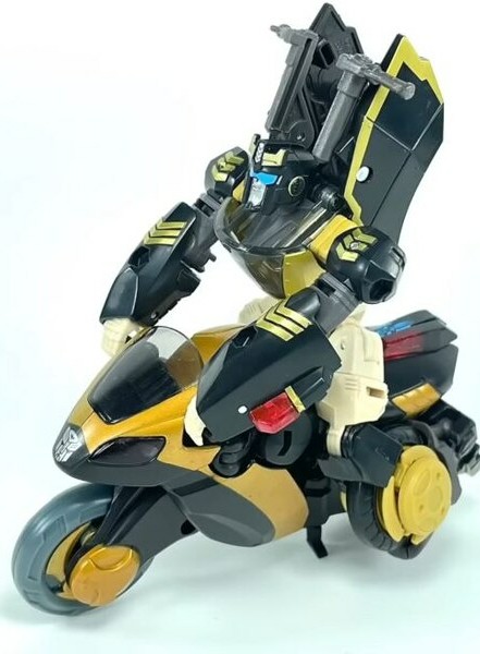 Image of the Legacy Evolution Animated Prowl Figure (26)__scaled_600~01.jpg