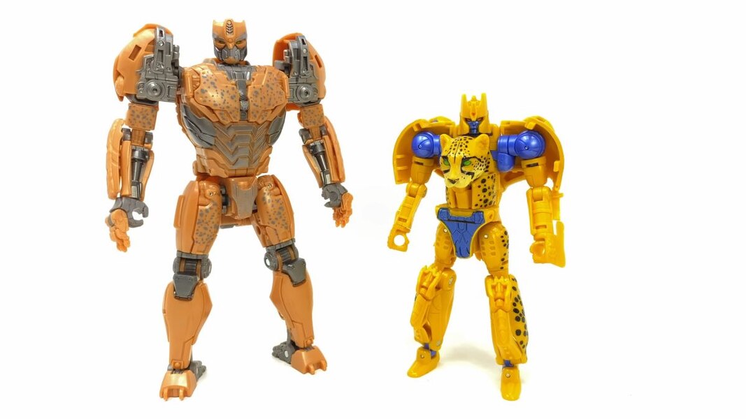 In-Hand Image of Studio Series Rise of the Beasts 98 Cheetor (35)__scaled_600.jpg