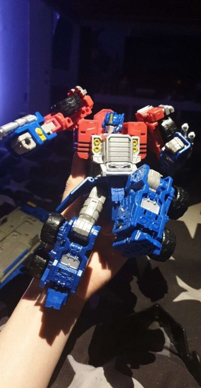 In-Hand Image of Transformers Legacy Commander Class Armada Optimus Prime (12)__scaled_600.jpg