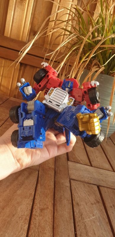In-Hand Image of Transformers Legacy Commander Class Armada Optimus Prime (14)__scaled_600.jpg