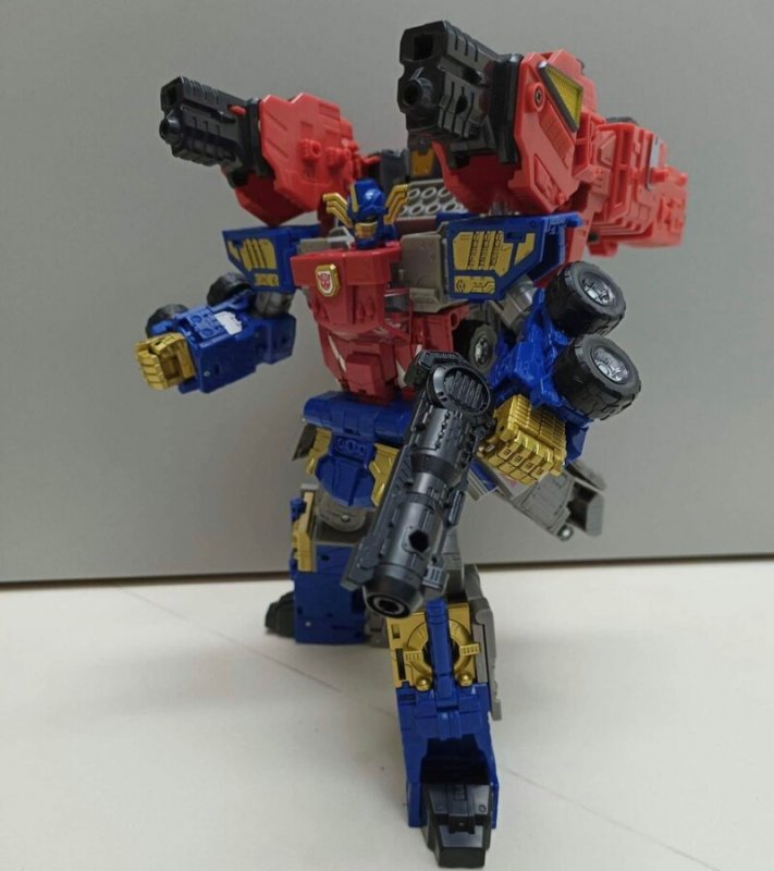 In-Hand Image of Transformers Legacy Commander Class Armada Optimus Prime (15)__scaled_800.jpg