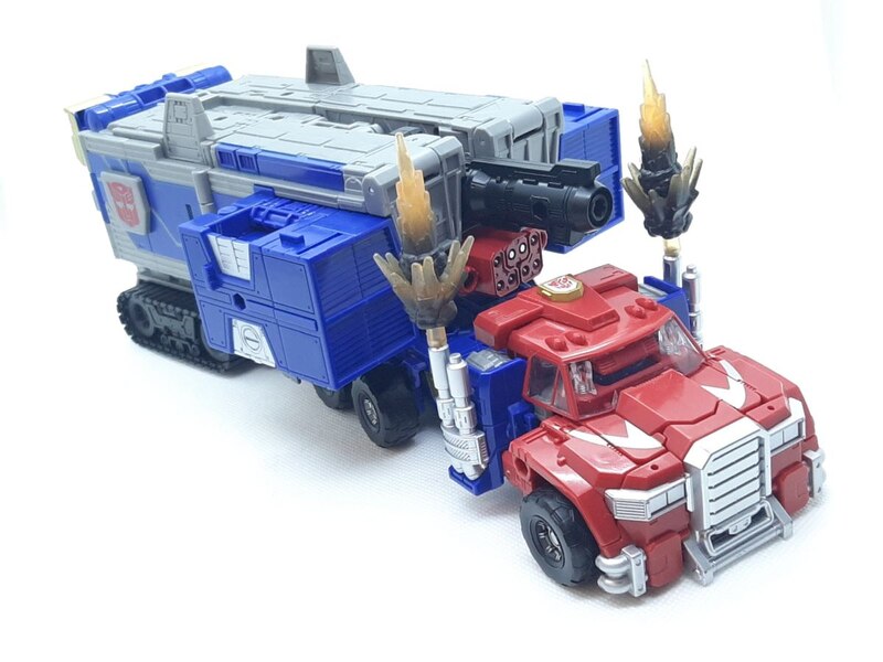 New In-Hand Images of Legacy Evolution Commander Armada Optimus Prime (13)__scaled_600.jpg