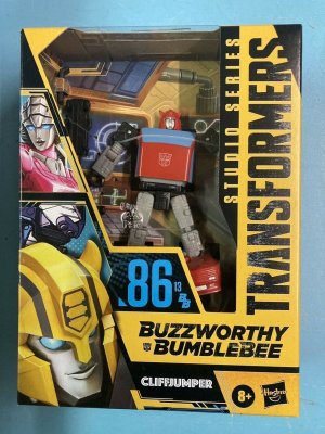 Buzzworthy Bumblebee Cliffjumper 02.jpg