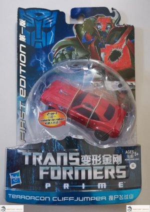 Chinese First Edition Terrorcon Cliffjumper 1.jpg