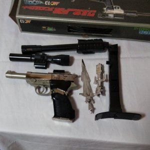Micro Change Walther P-38 UNCLE content 4.jpg