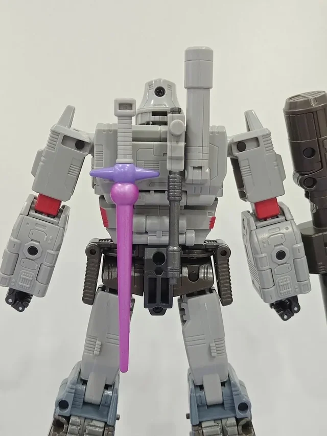 in-hand-photos-of-the-leaked-copy-of-studio-series-86-v0-37r21yukk84f1.png