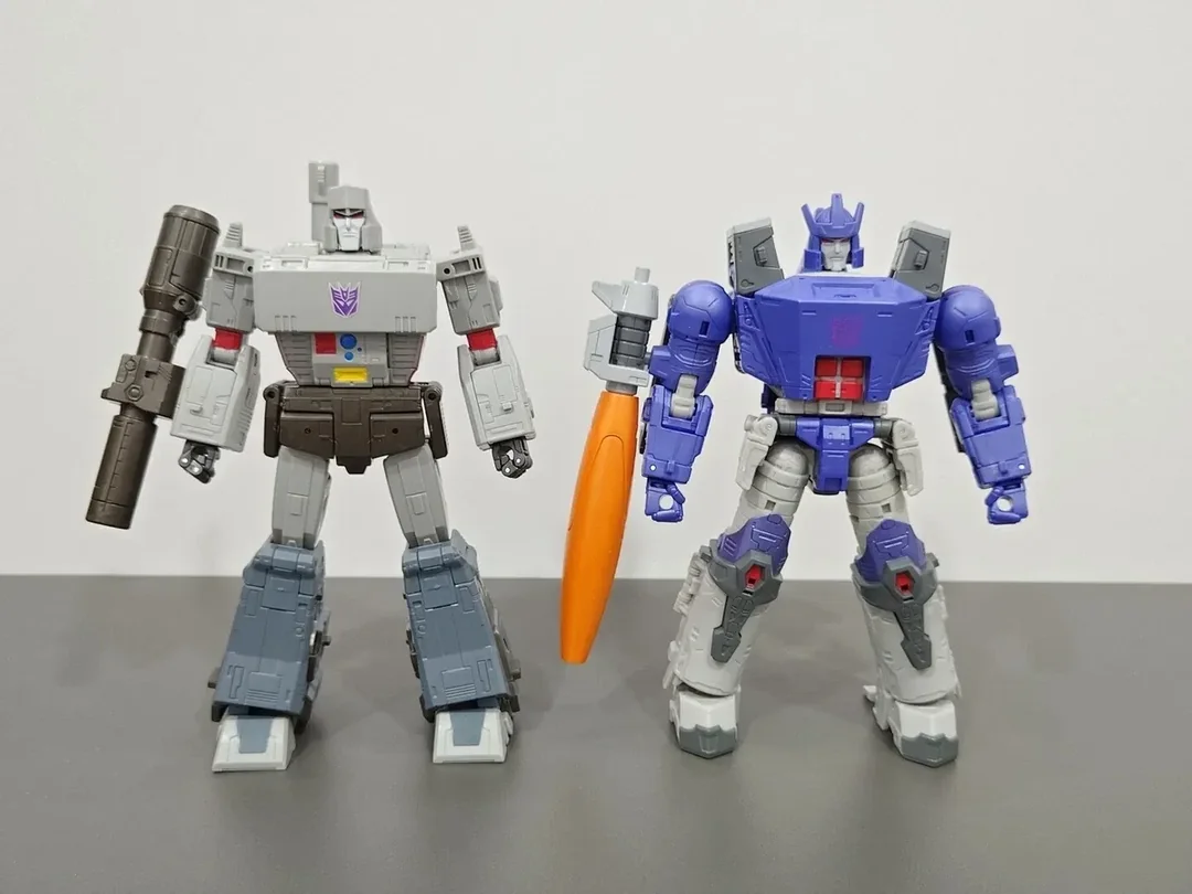 in-hand-photos-of-the-leaked-copy-of-studio-series-86-v0-59pxdn2lk84f1.png