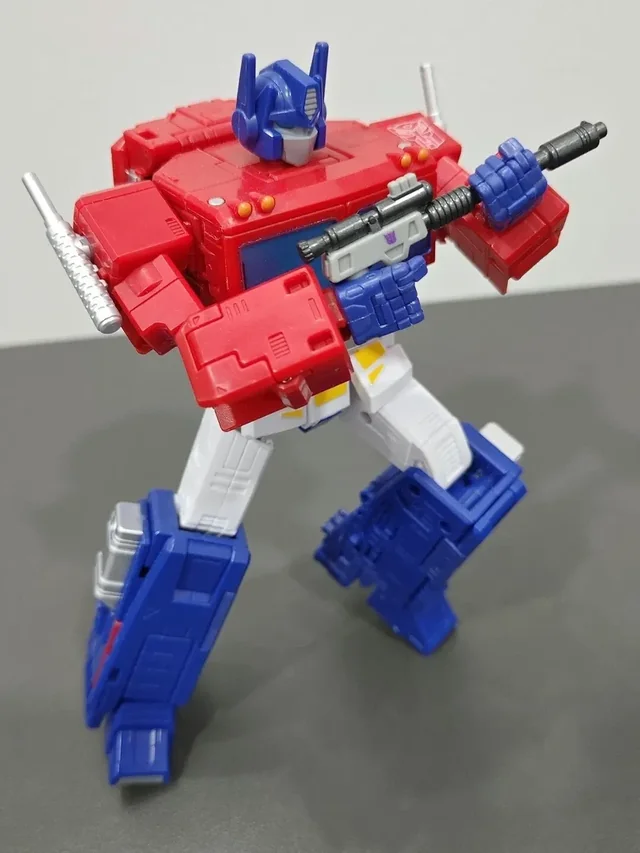 in-hand-photos-of-the-leaked-copy-of-studio-series-86-v0-o9on2w7nk84f1.png