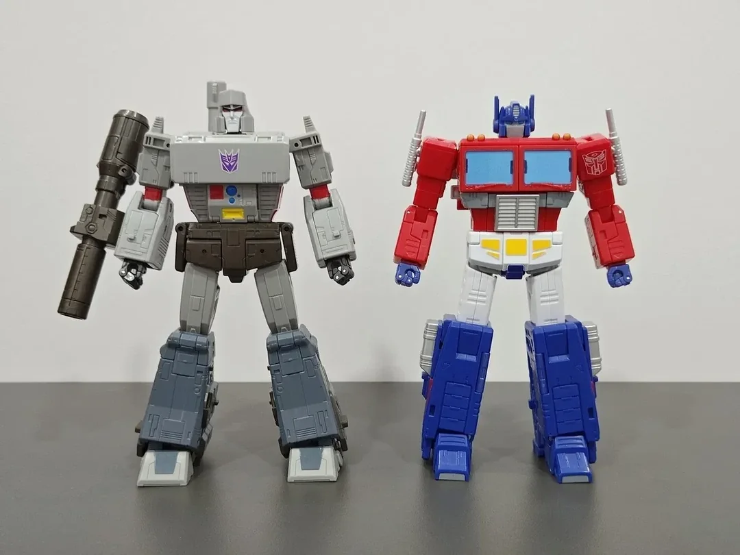 in-hand-photos-of-the-leaked-copy-of-studio-series-86-v0-r0bc8oykk84f1.png