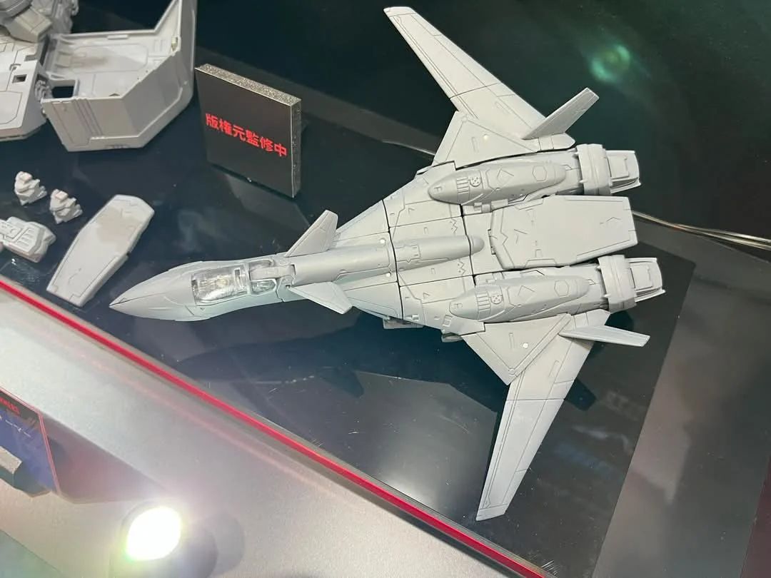 MACROSS1.jpg
