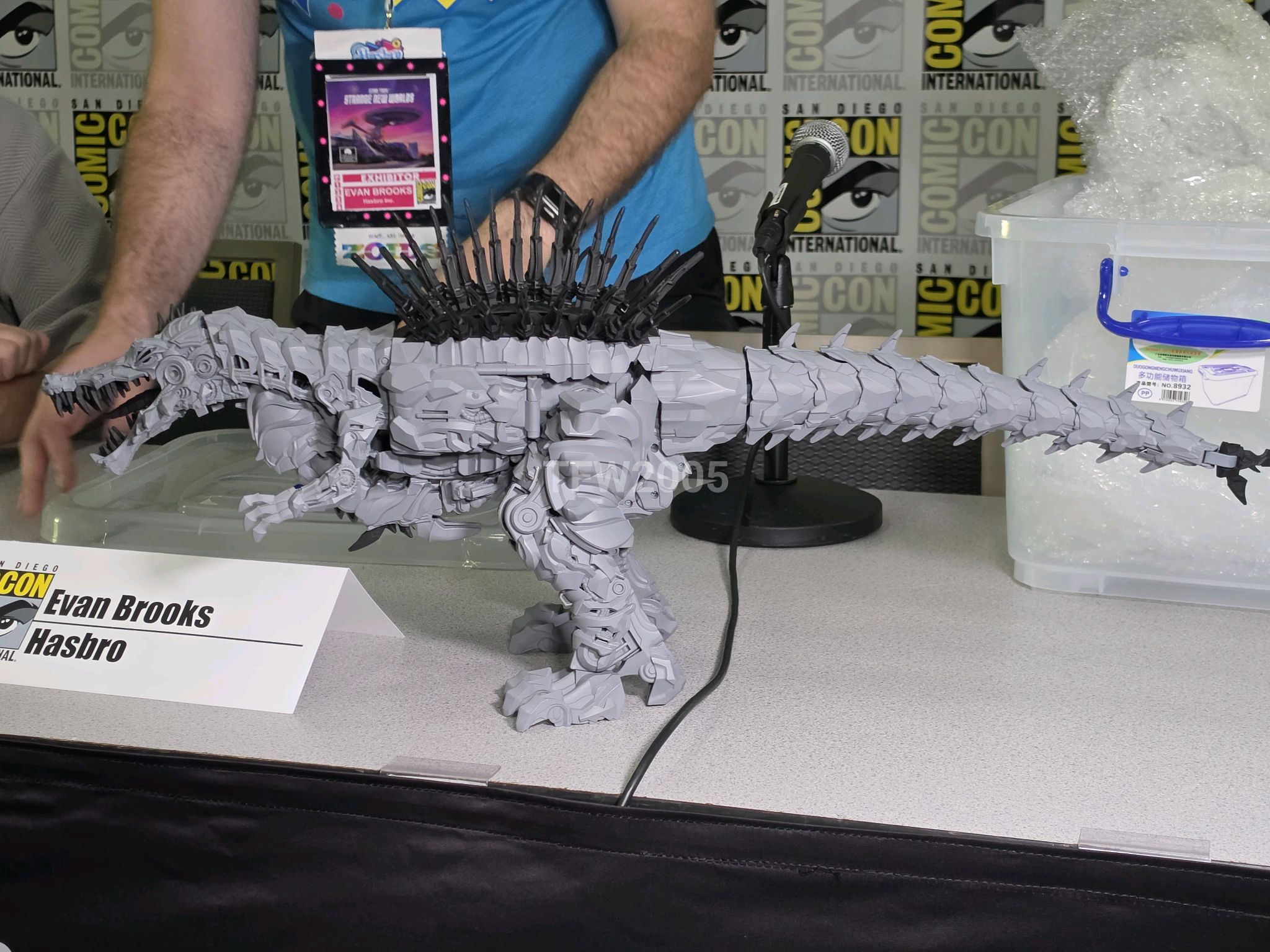 scorn3.jpg