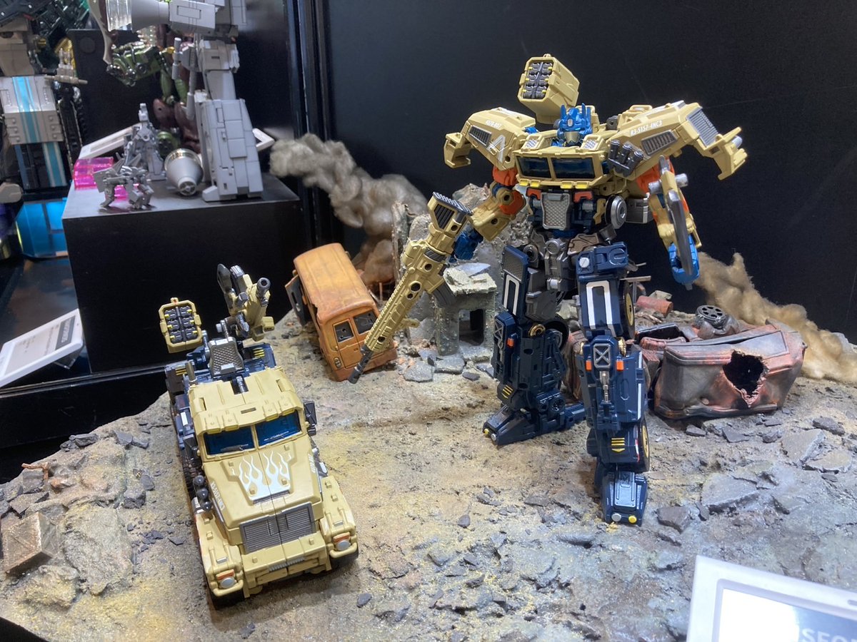 Shizuoka-Hobby-Show-Takara-Tomy-Booth-02.jpg