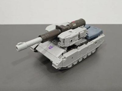 in-hand-photos-of-the-leaked-copy-of-studio-series-86-v0-3zkpv63mk84f1.png