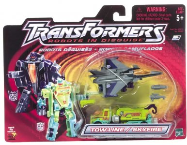 transformers-robots-in-disguise-rid-2001-versus-pack-tow-line-vs-skyfire.jpg