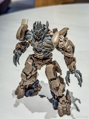 BLokees-Classic-Class-DOTM-Megatron-06.jpg