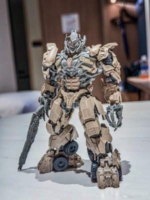BLokees-Classic-Class-DOTM-Megatron-04.jpg