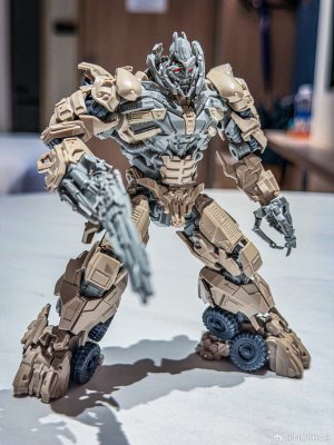 BLokees-Classic-Class-DOTM-Megatron-03.jpg