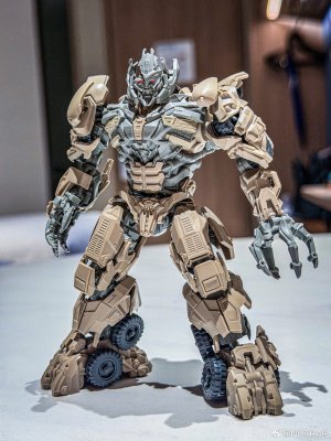 BLokees-Classic-Class-DOTM-Megatron-01.jpg