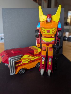 Rodimus kinda just standing around.jpg Rodimus kinda just standing around.jpg